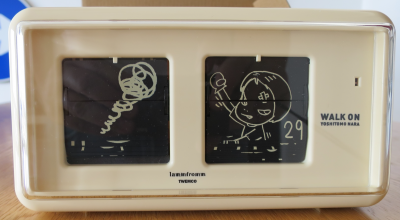 Yoshitomo NARA (d’après)  - Flip Clock  Walk on (Beige) - Horloge 2