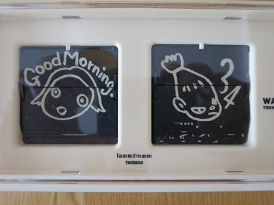 Yoshitomo NARA (d’après)  - Flip Clock  Walk on (Beige) - Horloge 2