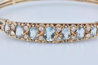 Bracelet jonc en or jaune serti de 7 aigues marine de 0,92 ct et de 14 diamants ronds brillants de 0,39 ct 2