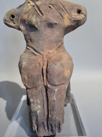Europe Sud/est, culture néolithique VINCA, déesse mère sur son trône, 5700/4500 av JC 2