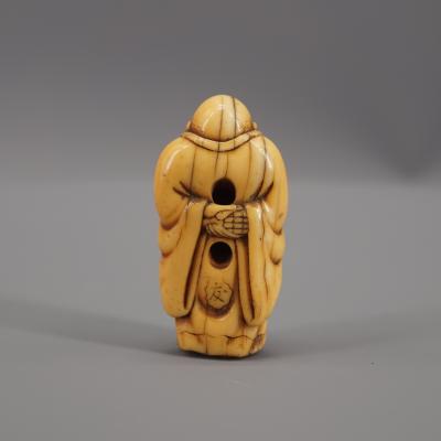 Japon - Netsuke en ivoire représentant Ho-Teï debout, Période Edo 2
