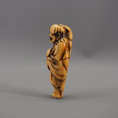Japon - Netsuke en ivoire représentant Gama Sennin, Période Edo 2