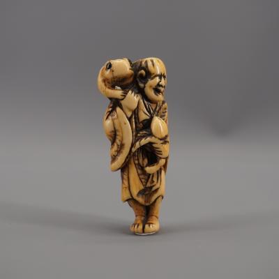 Japon - Netsuke en ivoire représentant Gama Sennin, Période Edo 2