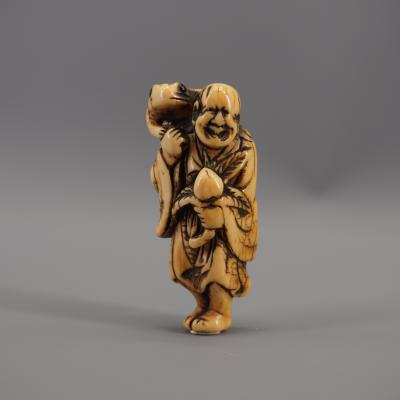 Japon - Netsuke en ivoire représentant Gama Sennin, Période Edo 2