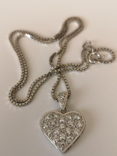 Collier coeur en or  blanc 18 carats  diamants 2
