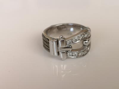 Bague à motif de boucle  en or 18 carats et acier 2