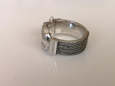 Bague à motif de boucle  en or 18 carats et acier 2
