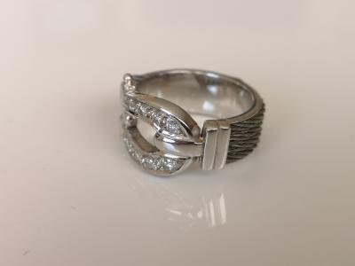 Bague à motif de boucle  en or 18 carats et acier 2