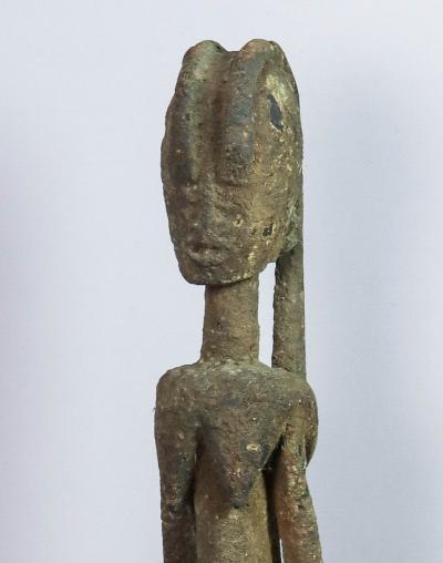 Mali, Dogon - Statue en bois à patine croûteuse 2