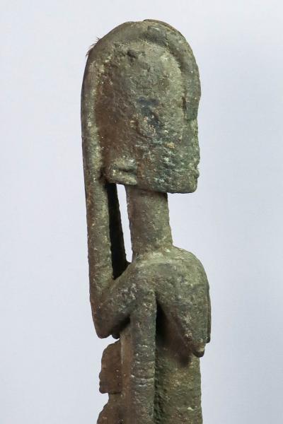 Mali, Dogon - Statue en bois à patine croûteuse 2