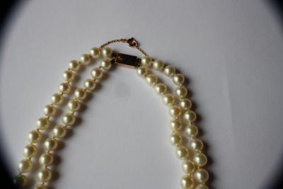 collier de perles de culture           Cultured pearl necklace 2