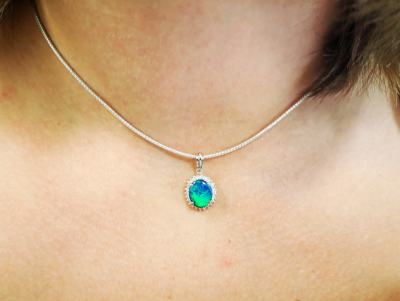 Pendentif en platine opale noire d ’Australie  et diamants - certificat 2