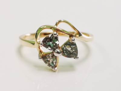 Bague en or jaune saphirs verts 2