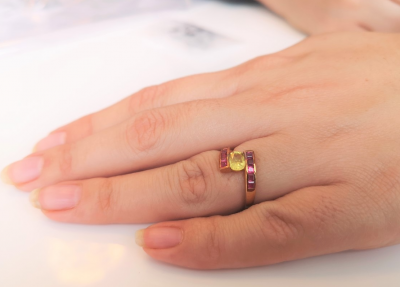 Bague en or jaune saphir jaune rubis 2
