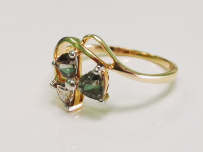 Bague en or jaune saphirs verts 2