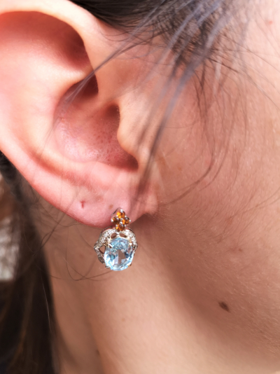 Paire de boucles d’oreilles en or topazes bleues citrines et diamants 2