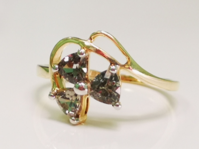 Bague en or jaune saphirs verts 2