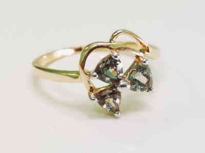 Bague en or jaune saphirs verts 2