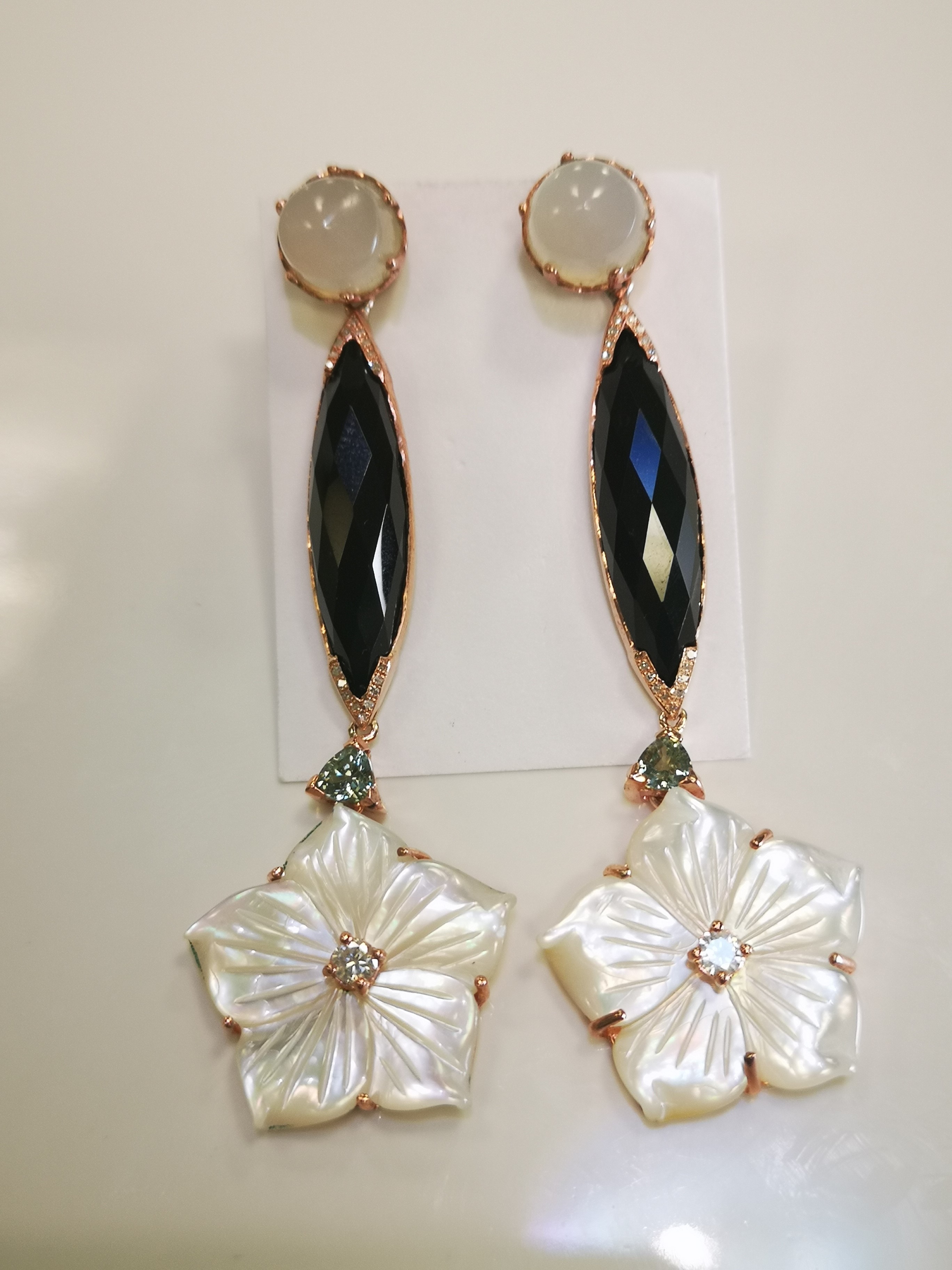 Boucles D'oreilles En Pierre De Lune Et Nacre Sur Argent 925 - 3,0 G - Occasion