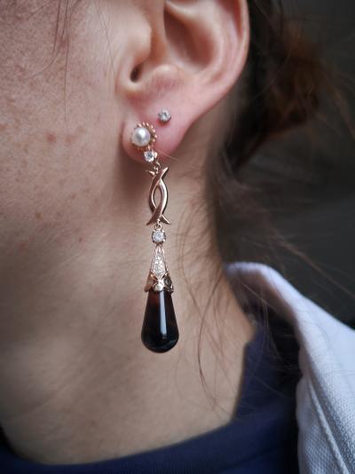 Paire de boucles d’oreilles perles de culture obsidiennes et diamants 2