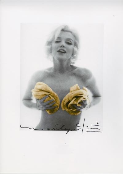 Bert STERN - Marilyn Monroe yellow roses, 2012 - Photographie signée 2