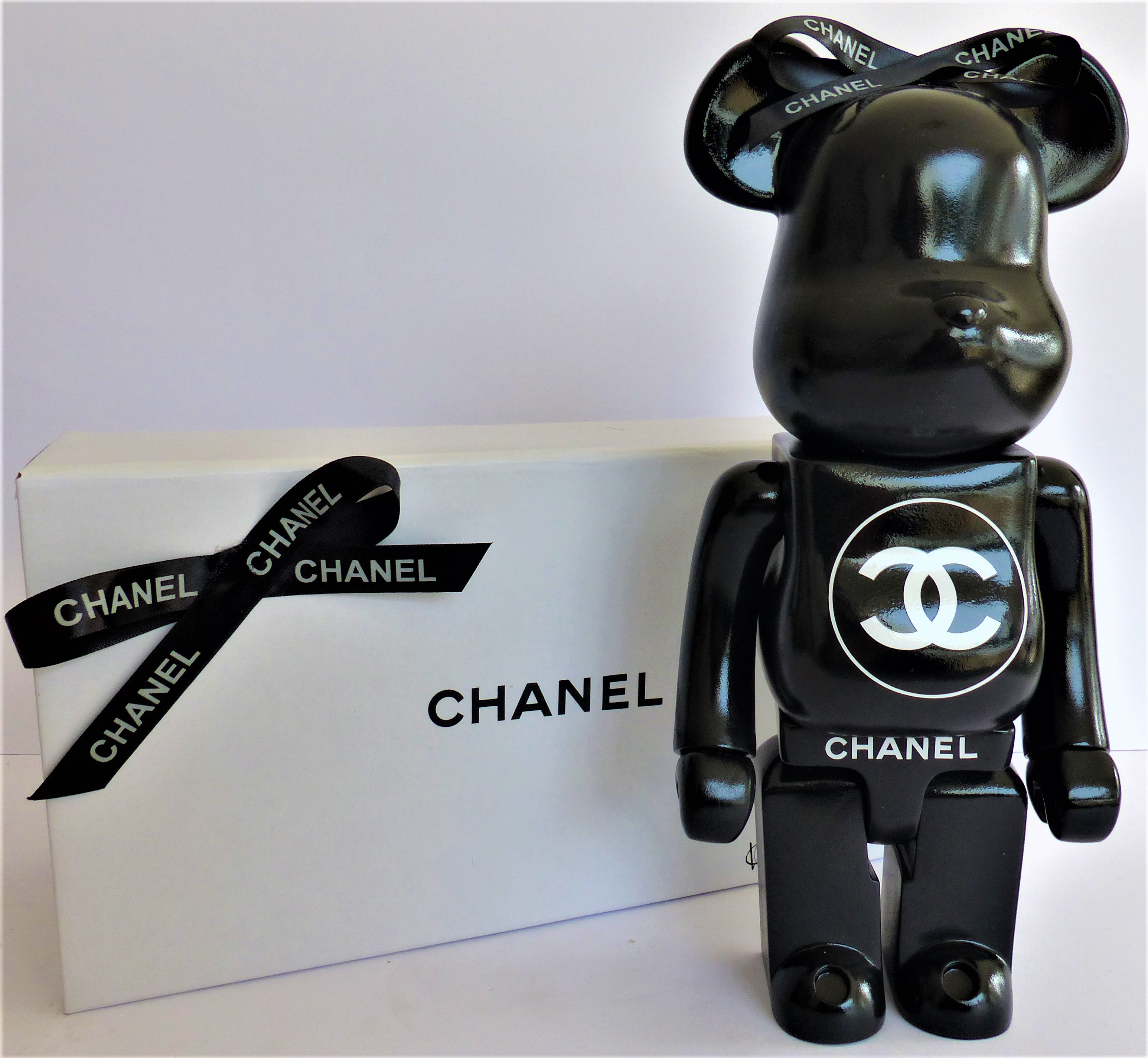 Contemporary Art - Resin sculpture - Bearbrick Chanel black - Vili