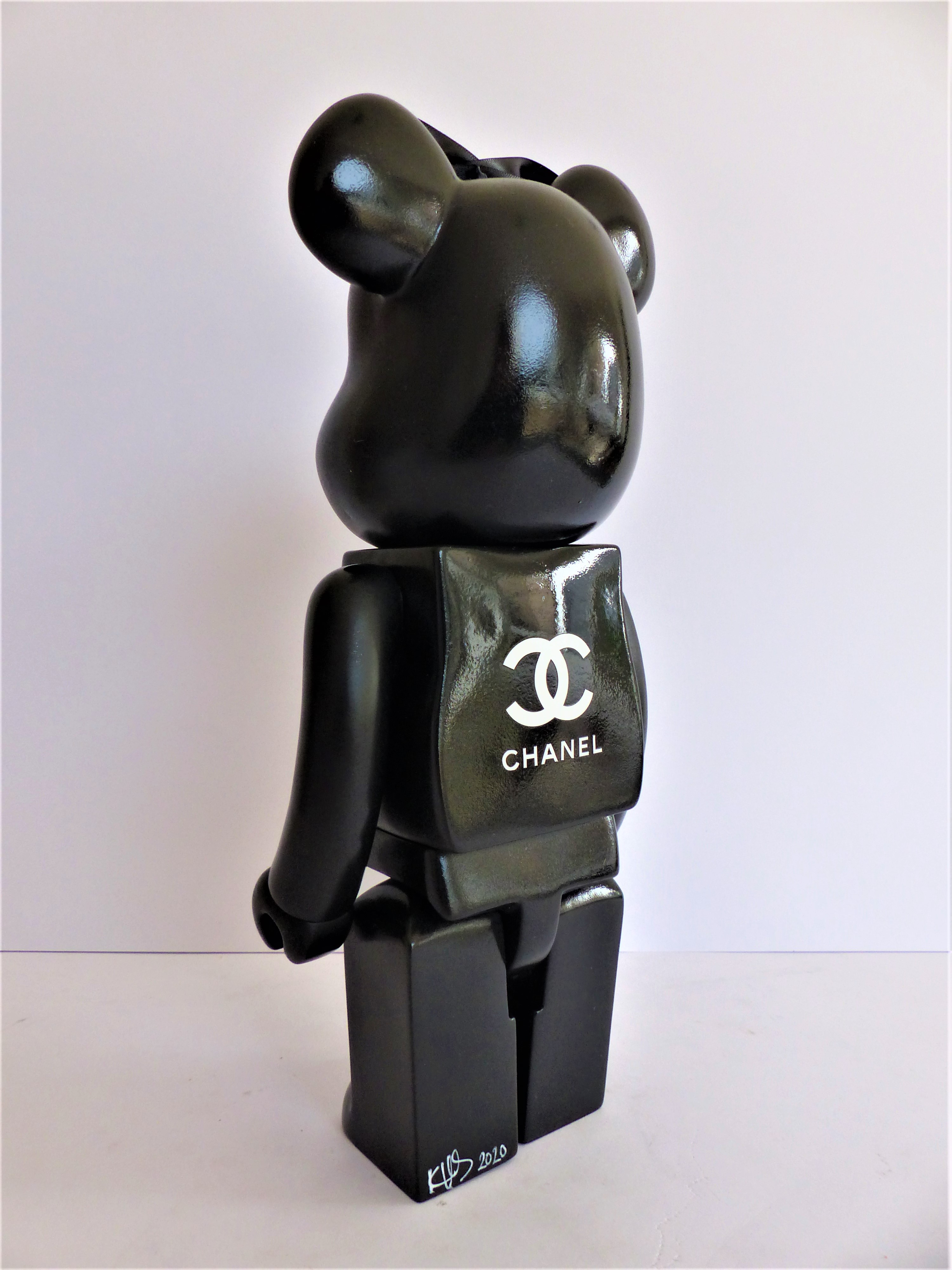 Contemporary Art - Mixed media on resin - Bearbrick Chanel Black - Vili