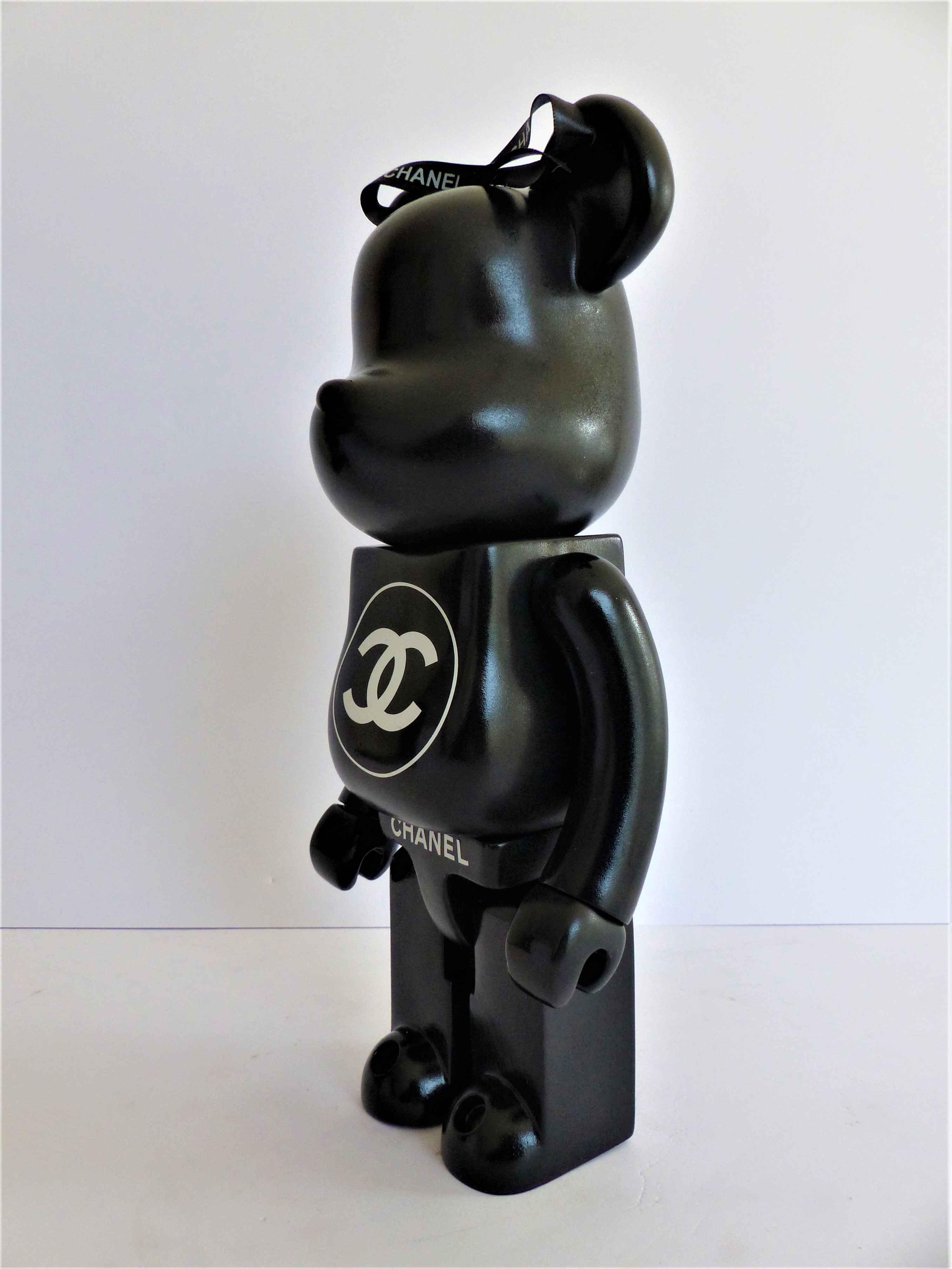 Contemporary Art - Resin sculpture - Bearbrick Chanel black - Vili