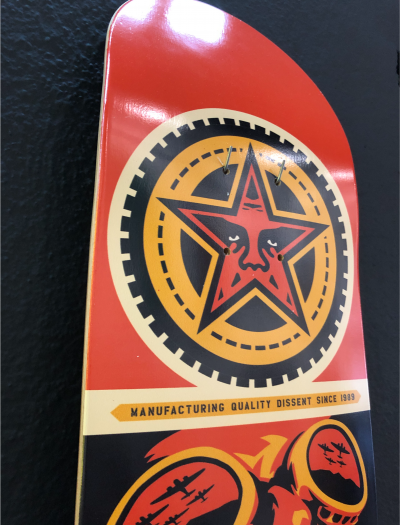 Shepard FAIREY - Skateboard 1 - Impression sur planche de skateboard 2