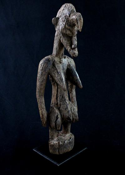 Côte d’Ivoire, Ethnie Senoufo, Ancienne statue sur socle 2