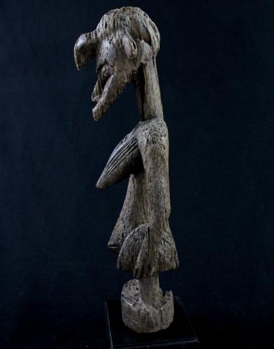 Côte d’Ivoire, Ethnie Senoufo, Ancienne statue sur socle 2