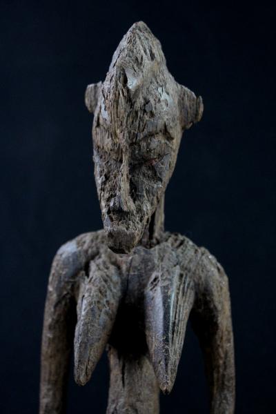 Côte d’Ivoire, Ethnie Senoufo, Ancienne statue sur socle 2