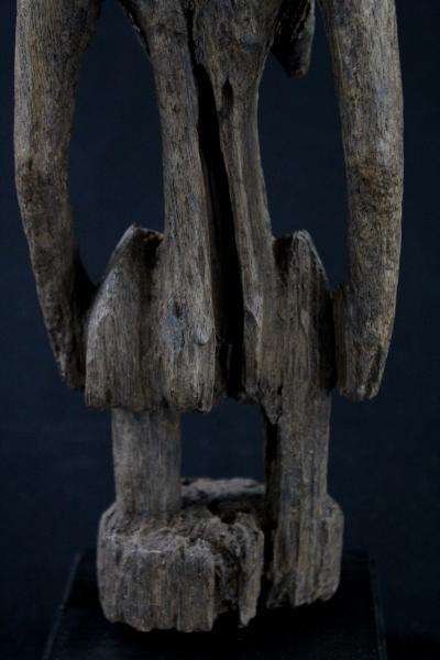 Côte d’Ivoire, Ethnie Senoufo, Ancienne statue sur socle 2