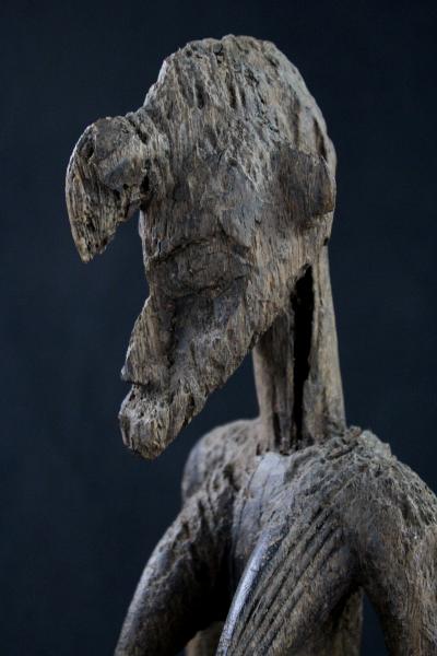 Côte d’Ivoire, Ethnie Senoufo, Ancienne statue sur socle 2