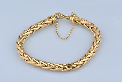 Bracelet en or jaune 18 carats, maille palmier. Fermoir anneau à ressort avec chaîne de securité. 2