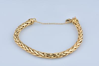 Bracelet en or jaune 18 carats, maille palmier. Fermoir anneau à ressort avec chaîne de securité. 2