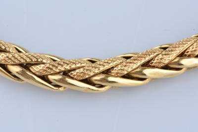 Bracelet en or jaune 18 carats, maille palmier. Fermoir anneau à ressort avec chaîne de securité. 2