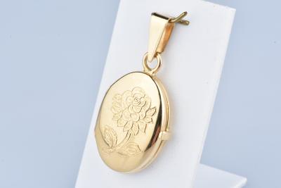 Pendentif cassolette en en or jaune 18 carats. Détail rose gravée. 2