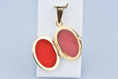 Pendentif cassolette en en or jaune 18 carats. Détail rose gravée. 2