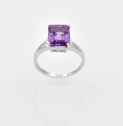 Bague or Blanc améthyste rectangle 2,96 carats 6 diamants 0,04 carats 2