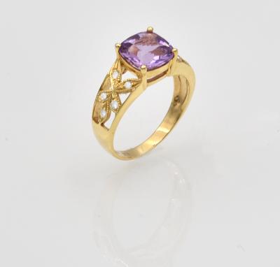 Bague or jaune amethyste carré 1,70 ct avec une fleur à 5 pétales sur les 2 côtés et agrementés de diamants 0,11 ct 2
