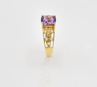 Bague or jaune amethyste carré 1,70 ct avec une fleur à 5 pétales sur les 2 côtés et agrementés de diamants 0,11 ct 2