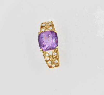 Bague or jaune amethyste carré 1,70 ct avec une fleur à 5 pétales sur les 2 côtés et agrementés de diamants 0,11 ct 2