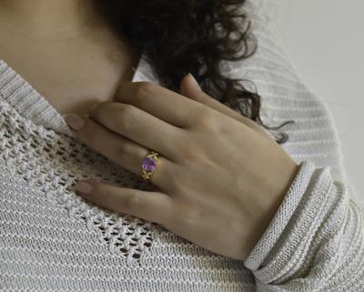 Bague or jaune amethyste carré 1,70 ct avec une fleur à 5 pétales sur les 2 côtés et agrementés de diamants 0,11 ct 2