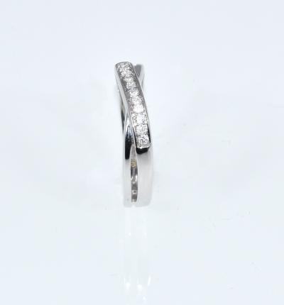 Bague en or blanc croisillon diamants 0,08 carats 2