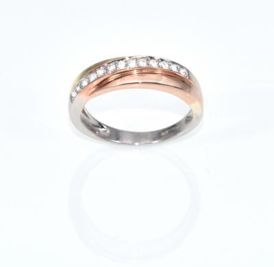Bague en or tricolore ligne de diamants 0,18 carats 2