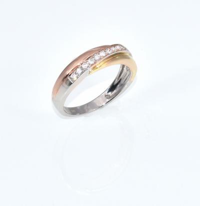 Bague en or tricolore ligne de diamants 0,18 carats 2