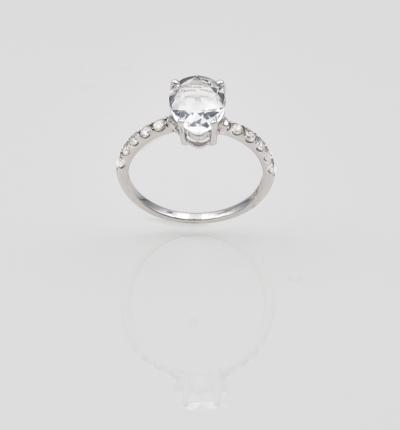 Bague or Blanc 1 topaze blanche  2,25 carats et 10 diamants 0,25 carats 2