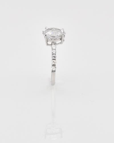 Bague or Blanc 1 topaze blanche  2,25 carats et 10 diamants 0,25 carats 2
