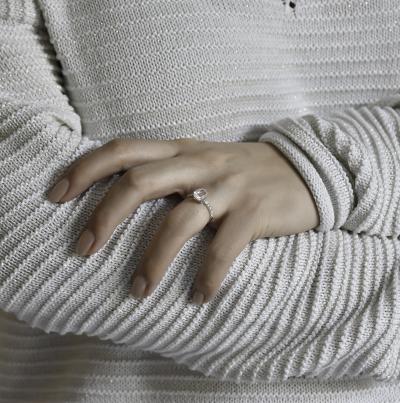 Bague or Blanc 1 topaze blanche  2,25 carats et 10 diamants 0,25 carats 2